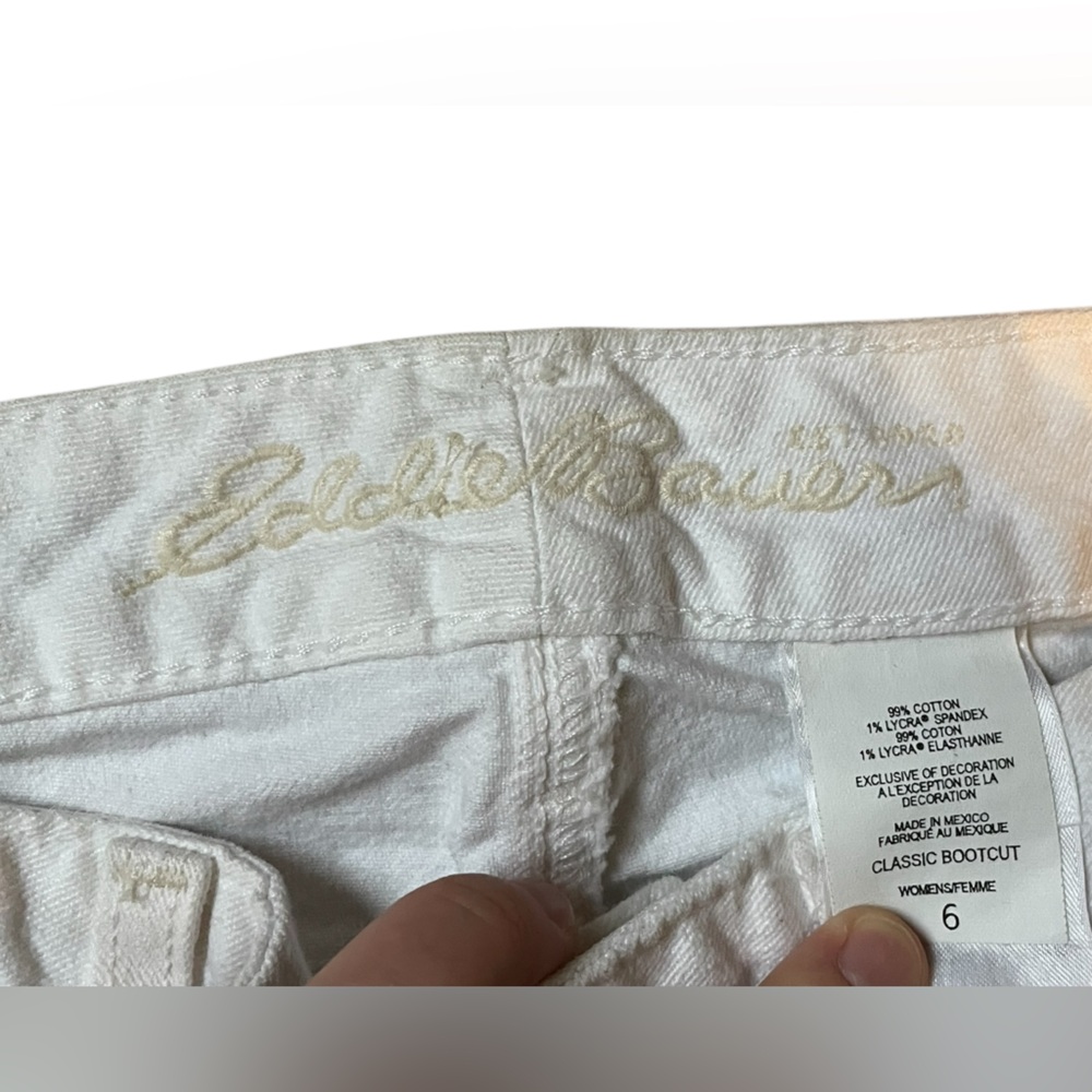 Eddie‎ Bauer Women’s Size 6 Bootcut Flare Leg White Jeans - Picture 2 of 8
